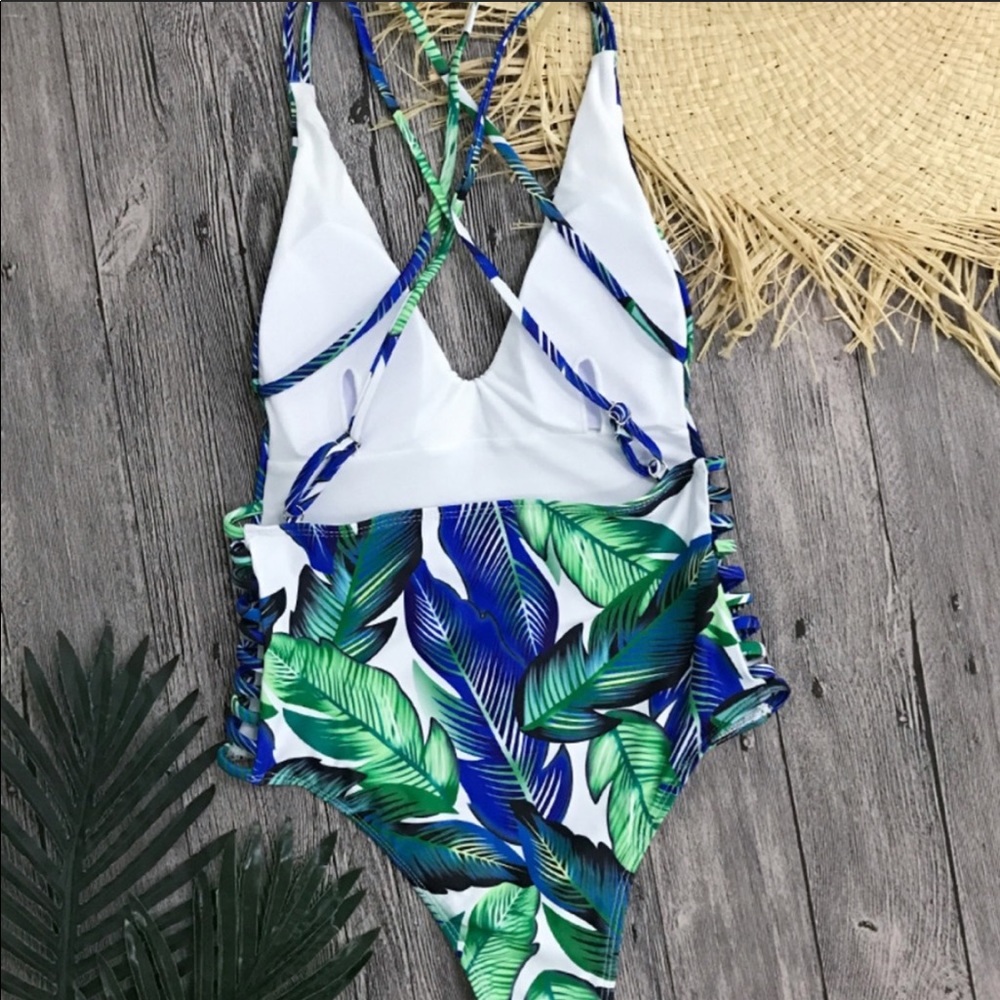 🍃LAST ONE!! Back across Monstera Bathing Suit 🍃 - Picture 5 of 6